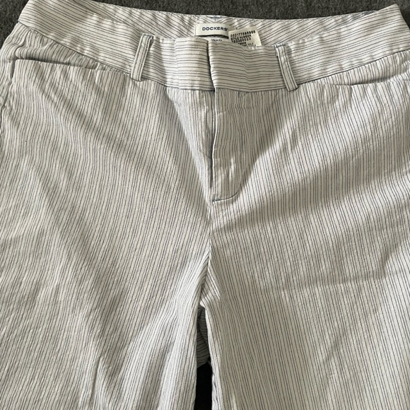 Dockers Women’s Ideal Fit Striped Chino Shorts ( 10 ) - Picture 2 of 9